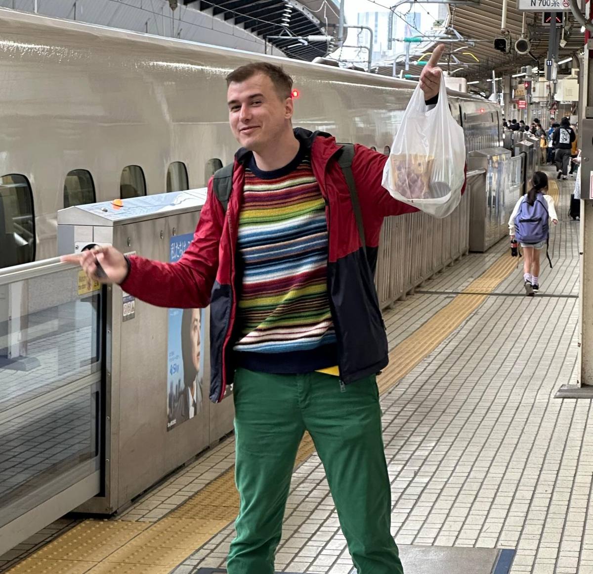 Eat ekiben / food on the Shinkansen